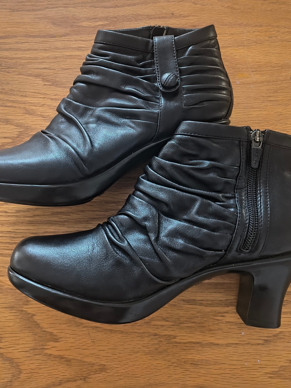 Dansko Black Leather Buffy Ankle Booties Size 8